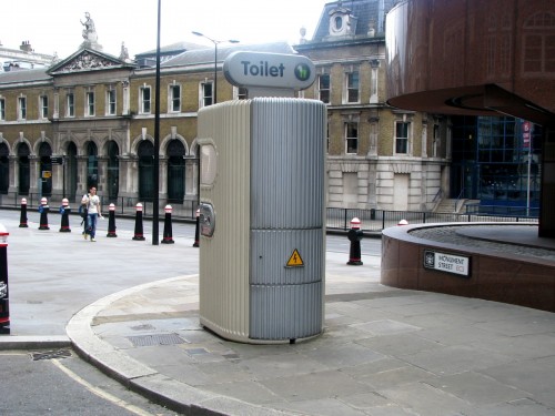 high-voltage-london-toilet_3