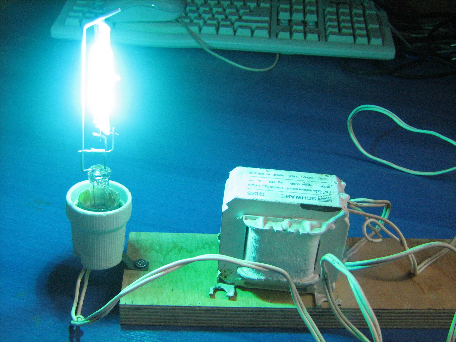 Transforming a Hg Lamp into a powerful UV Light Source